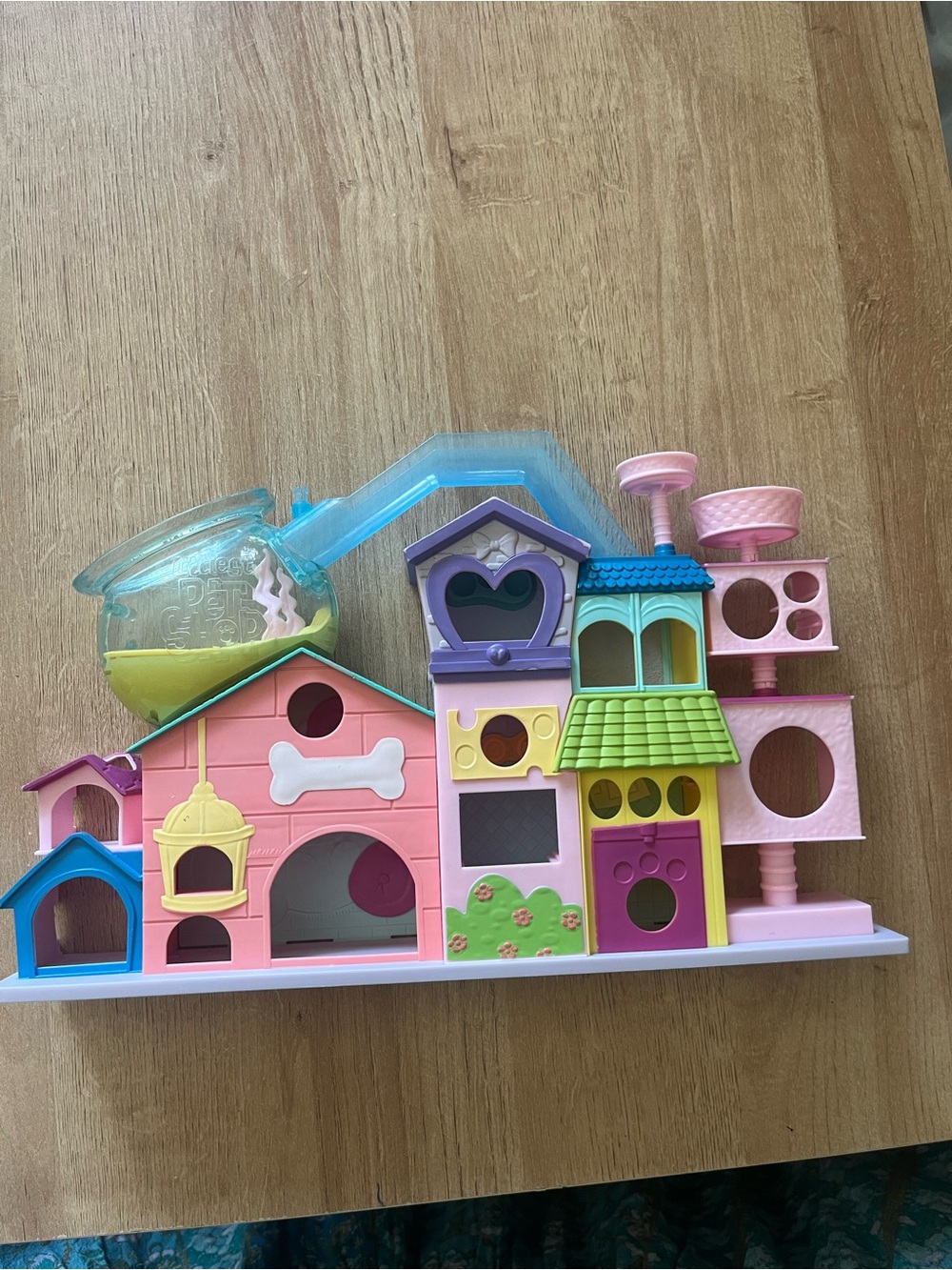 Littlest Pet Shop PetUltimate Apartments Play Set - Closes Up with Handle